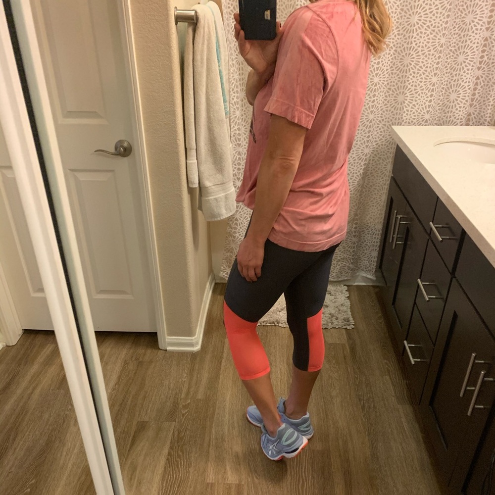 Under Armour heat gear Capri/legging w/mesh sz. Sm